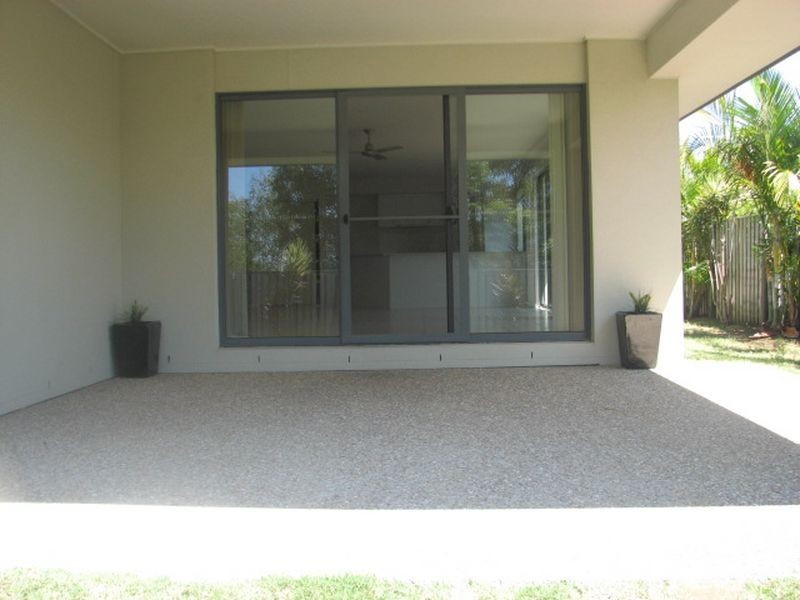 15 Bowley Street, Pacific Pines QLD 4211