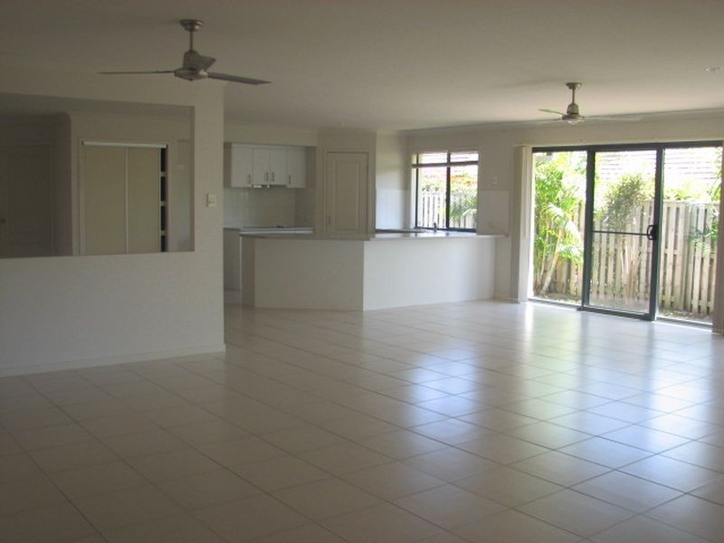 15 Bowley Street, Pacific Pines QLD 4211