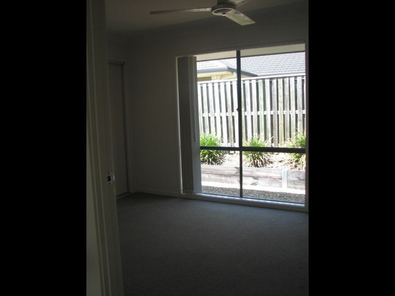 15 Bowley Street, Pacific Pines QLD 4211