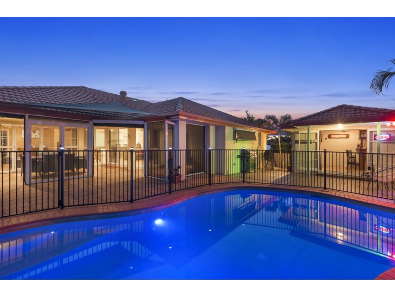 6 Kanton Place, Pacific Pines QLD 4211