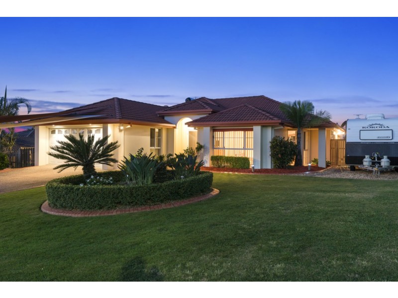 6 Kanton Place, Pacific Pines QLD 4211