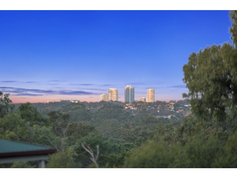 6 Kanton Place, Pacific Pines QLD 4211