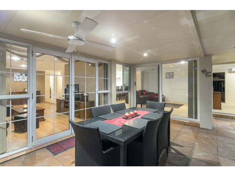 6 Kanton Place, Pacific Pines QLD 4211