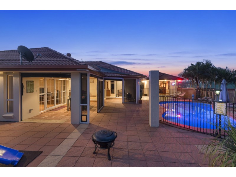 6 Kanton Place, Pacific Pines QLD 4211