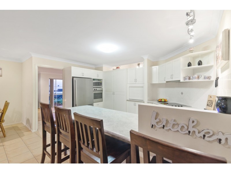 6 Kanton Place, Pacific Pines QLD 4211