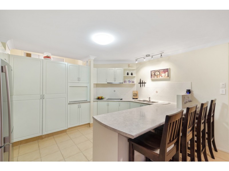 6 Kanton Place, Pacific Pines QLD 4211