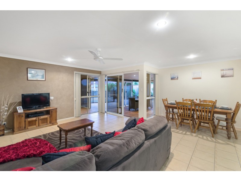 6 Kanton Place, Pacific Pines QLD 4211