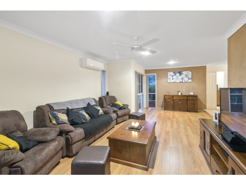 6 Kanton Place, Pacific Pines QLD 4211