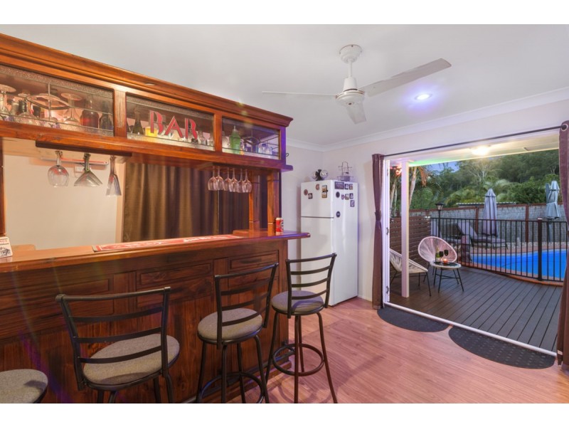 6 Kanton Place, Pacific Pines QLD 4211
