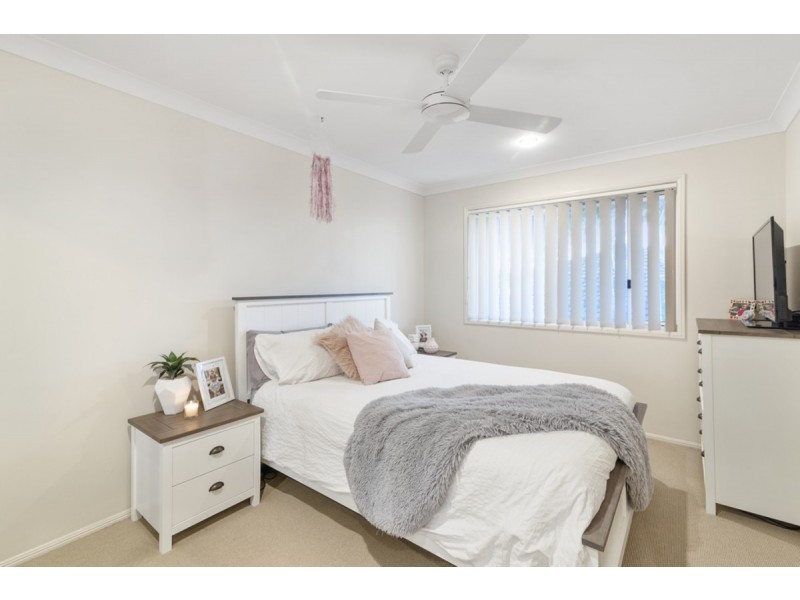 6 Kanton Place, Pacific Pines QLD 4211