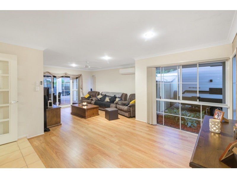 6 Kanton Place, Pacific Pines QLD 4211