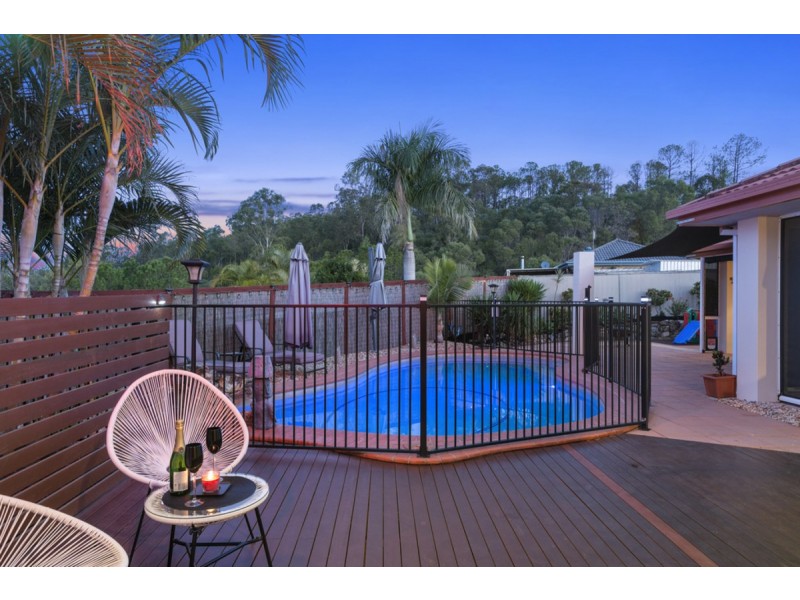 6 Kanton Place, Pacific Pines QLD 4211