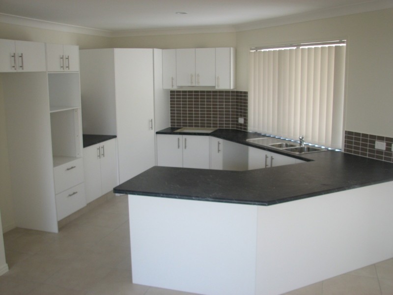 70 Hawkesbury Avenue, Pacific Pines QLD 4211