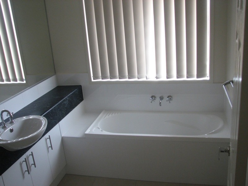 70 Hawkesbury Avenue, Pacific Pines QLD 4211