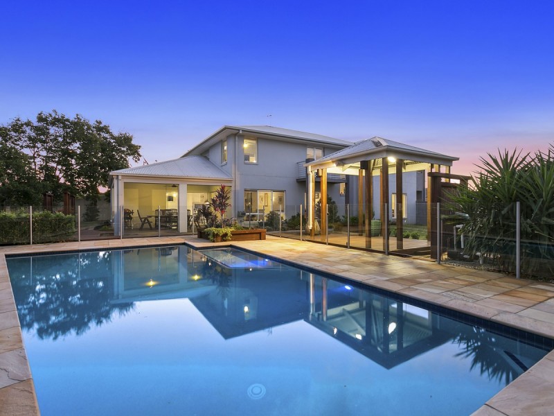 12 Thames Place, Oxenford QLD 4210