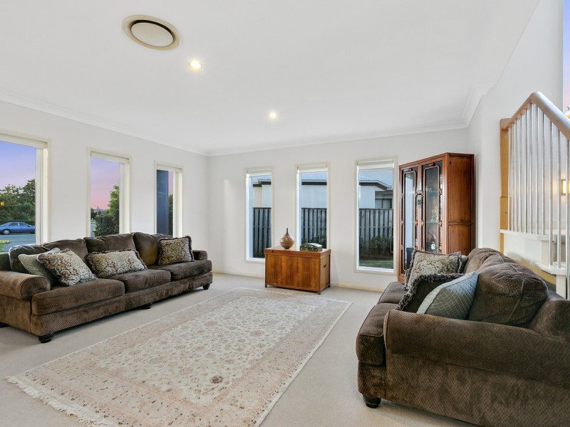 12 Thames Place, Oxenford QLD 4210