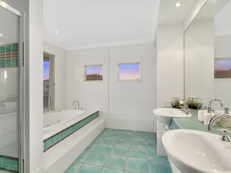 12 Thames Place, Oxenford QLD 4210