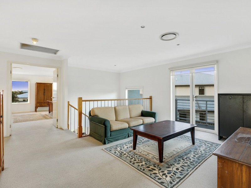 12 Thames Place, Oxenford QLD 4210