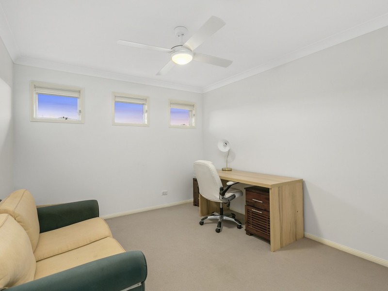 12 Thames Place, Oxenford QLD 4210