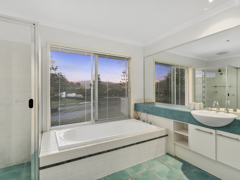 12 Thames Place, Oxenford QLD 4210