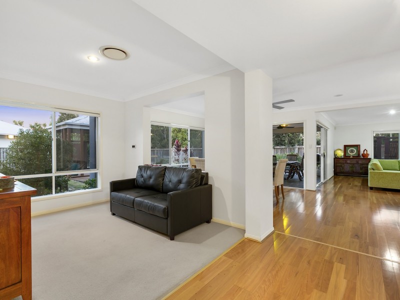 12 Thames Place, Oxenford QLD 4210