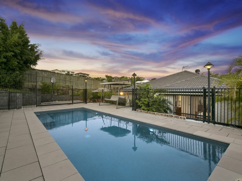 40 Hawkesbury Avenue, Pacific Pines QLD 4211