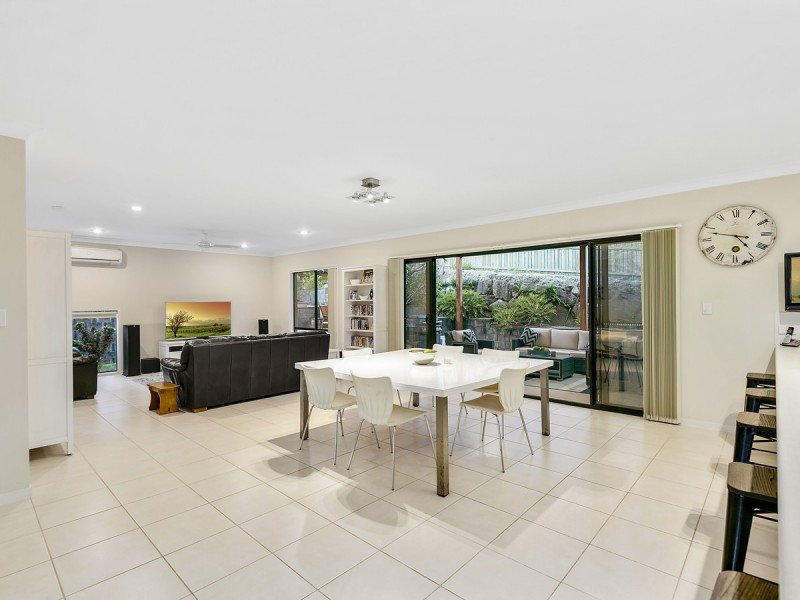 40 Hawkesbury Avenue, Pacific Pines QLD 4211