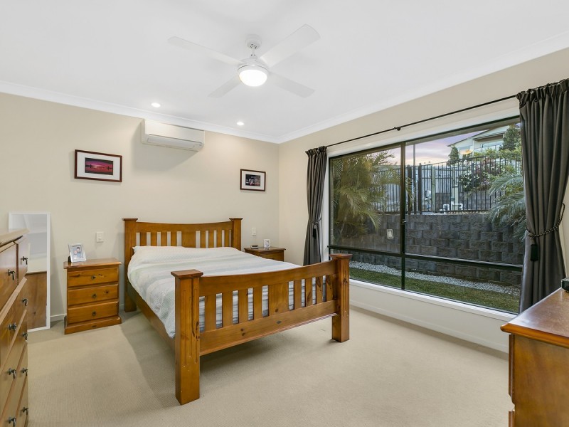 40 Hawkesbury Avenue, Pacific Pines QLD 4211