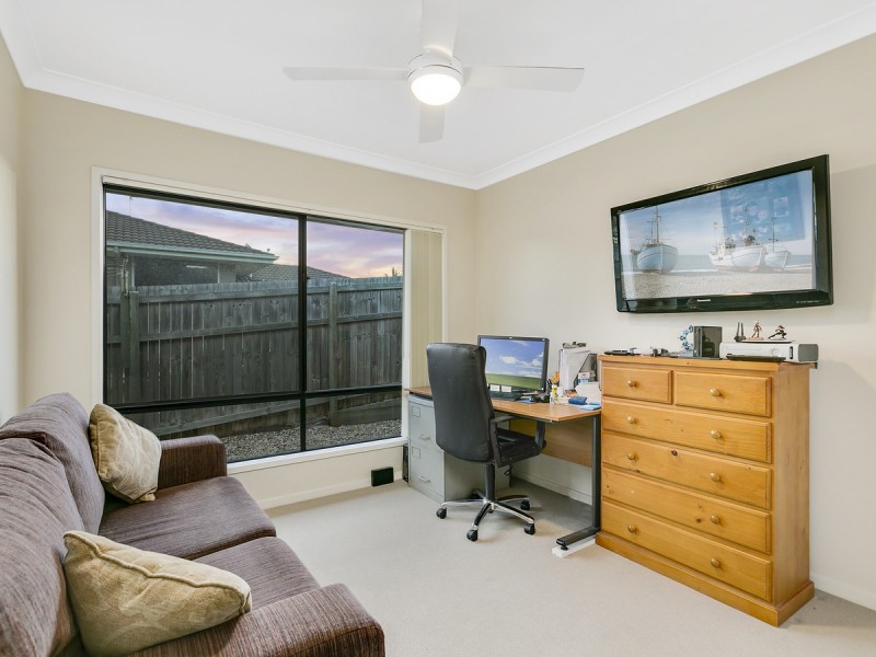 40 Hawkesbury Avenue, Pacific Pines QLD 4211