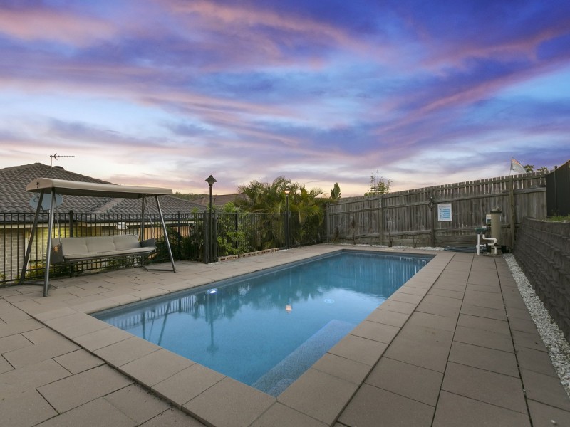 40 Hawkesbury Avenue, Pacific Pines QLD 4211