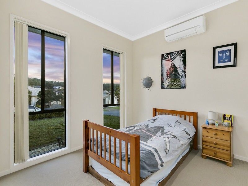 40 Hawkesbury Avenue, Pacific Pines QLD 4211