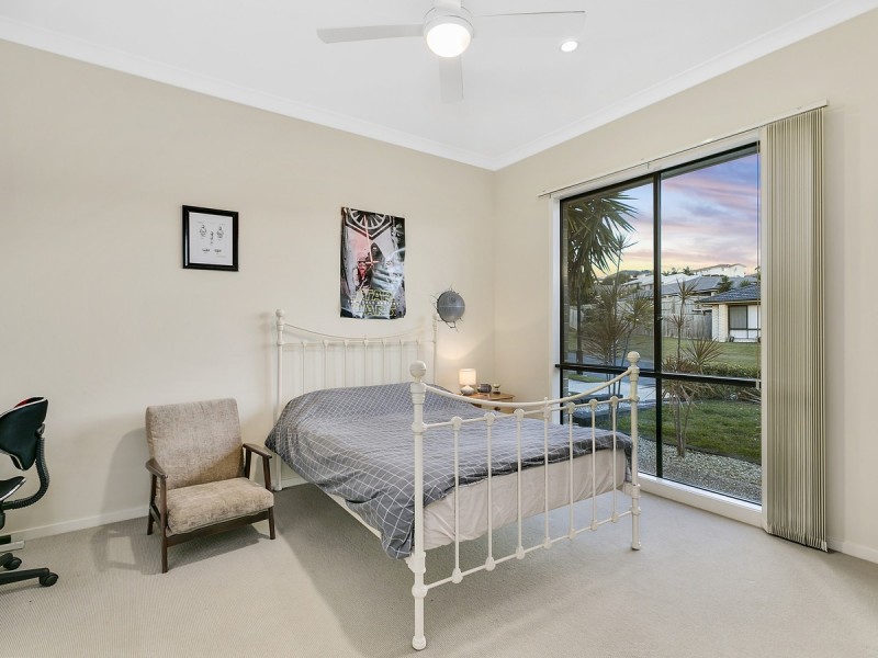 40 Hawkesbury Avenue, Pacific Pines QLD 4211