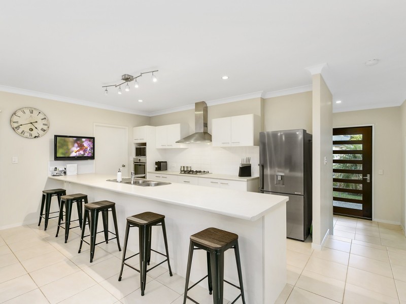 40 Hawkesbury Avenue, Pacific Pines QLD 4211