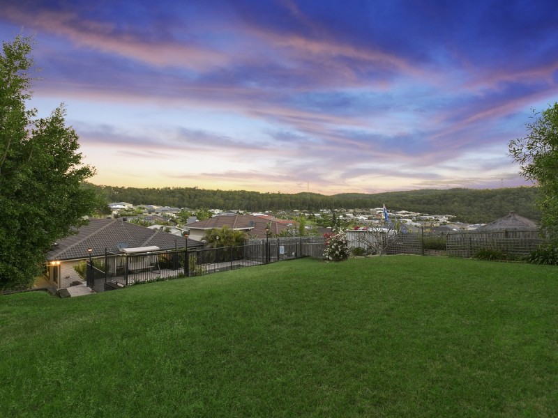 40 Hawkesbury Avenue, Pacific Pines QLD 4211