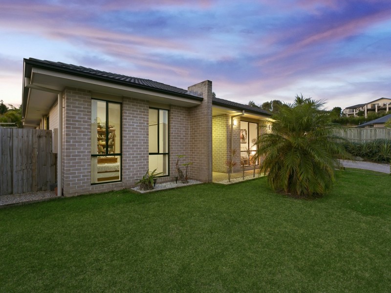 40 Hawkesbury Avenue, Pacific Pines QLD 4211