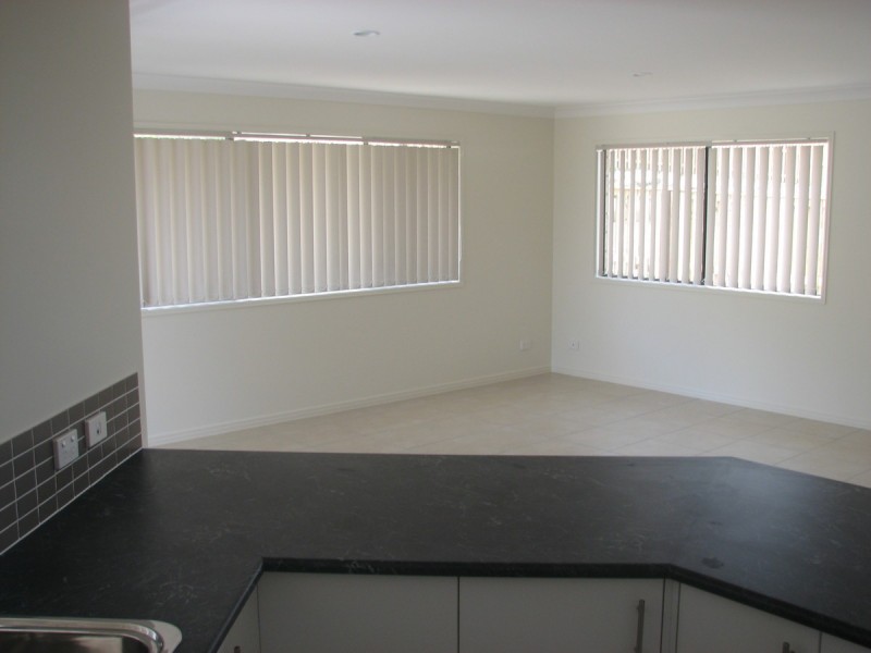 70 Hawkesbury Avenue, Pacific Pines QLD 4211