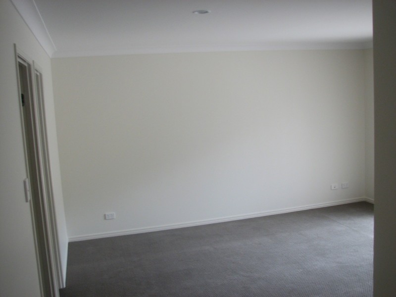 70 Hawkesbury Avenue, Pacific Pines QLD 4211