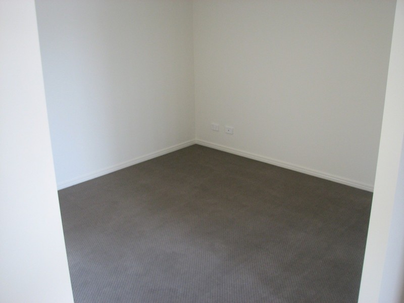 70 Hawkesbury Avenue, Pacific Pines QLD 4211