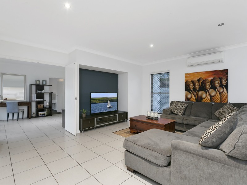 17 The Close, Helensvale QLD 4212