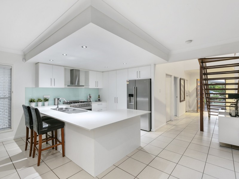 17 The Close, Helensvale QLD 4212
