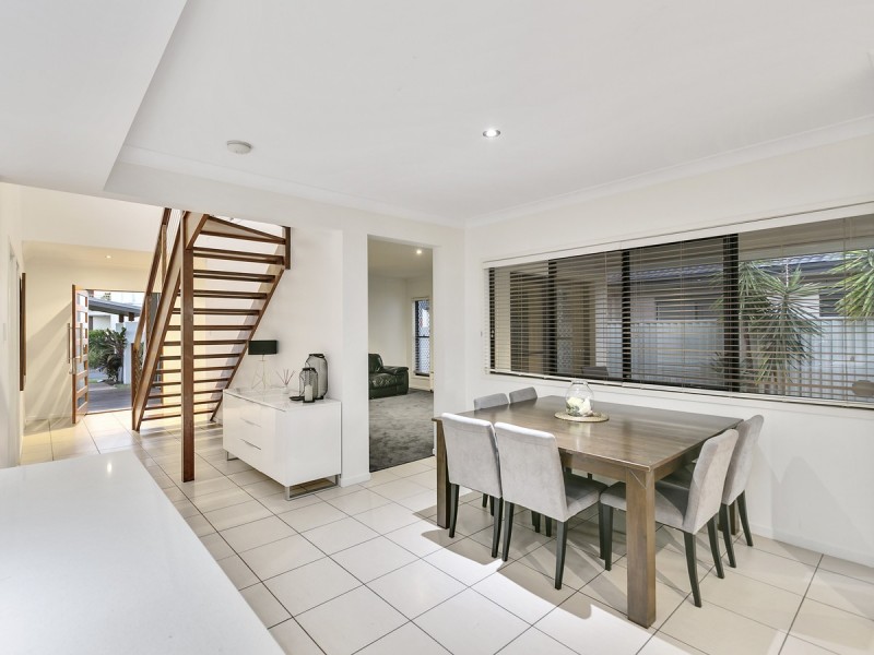 17 The Close, Helensvale QLD 4212
