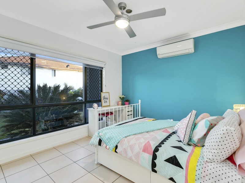 17 The Close, Helensvale QLD 4212