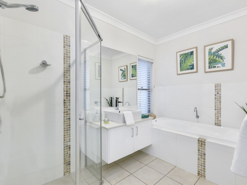 17 The Close, Helensvale QLD 4212
