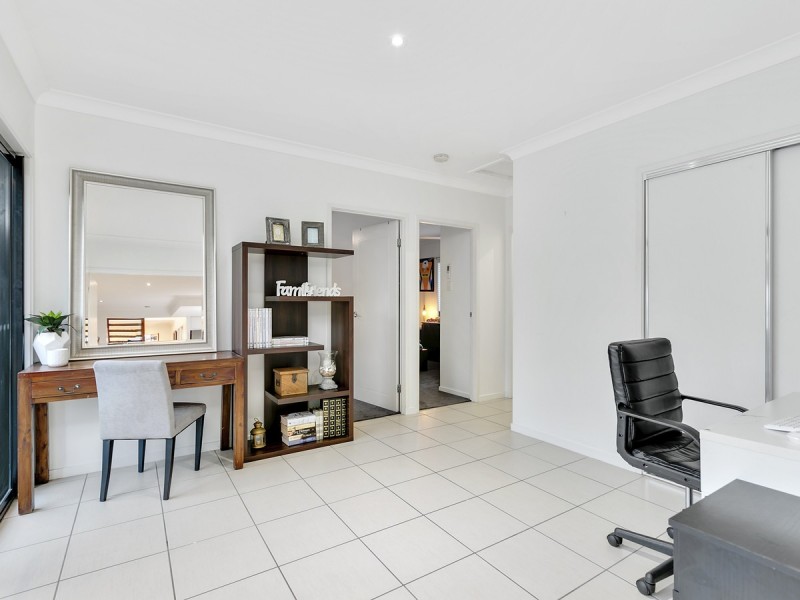 17 The Close, Helensvale QLD 4212