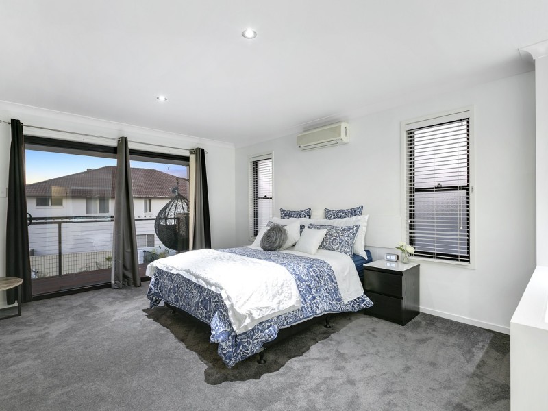 17 The Close, Helensvale QLD 4212