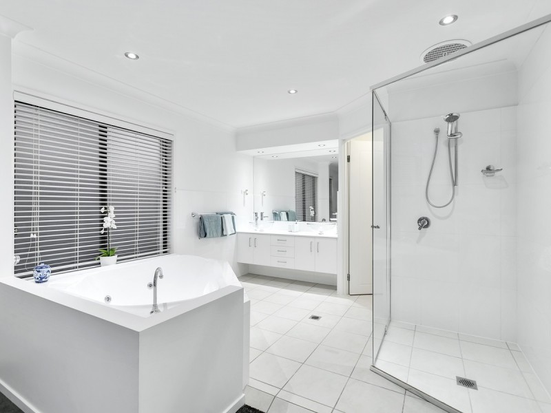 17 The Close, Helensvale QLD 4212