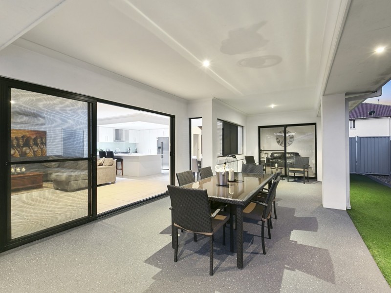 17 The Close, Helensvale QLD 4212