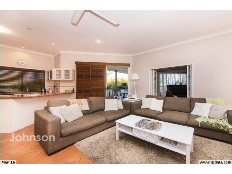 7 Pago Terrace, Pacific Pines QLD 4211