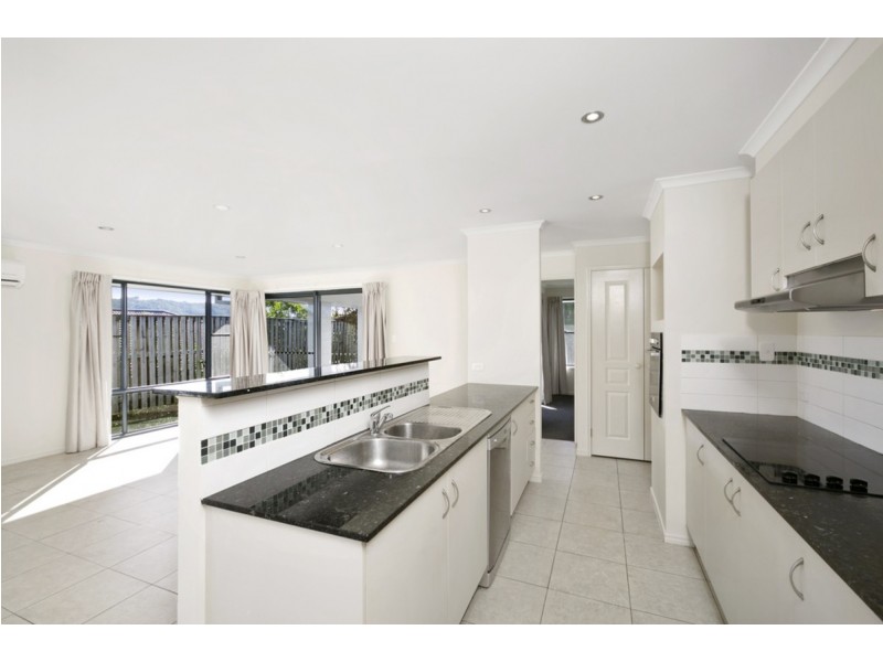 26 Gerard Street, Pacific Pines QLD 4211