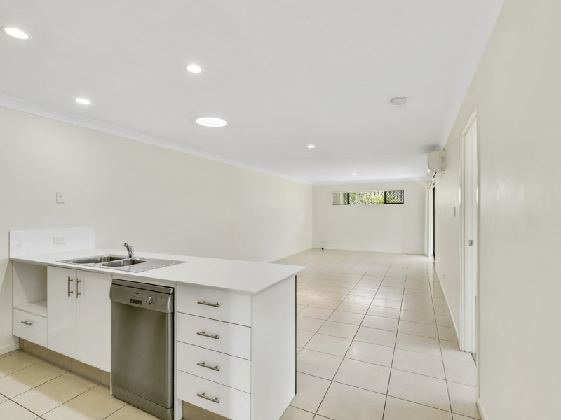 1/25 Hadrian Crescent, Pacific Pines QLD 4211